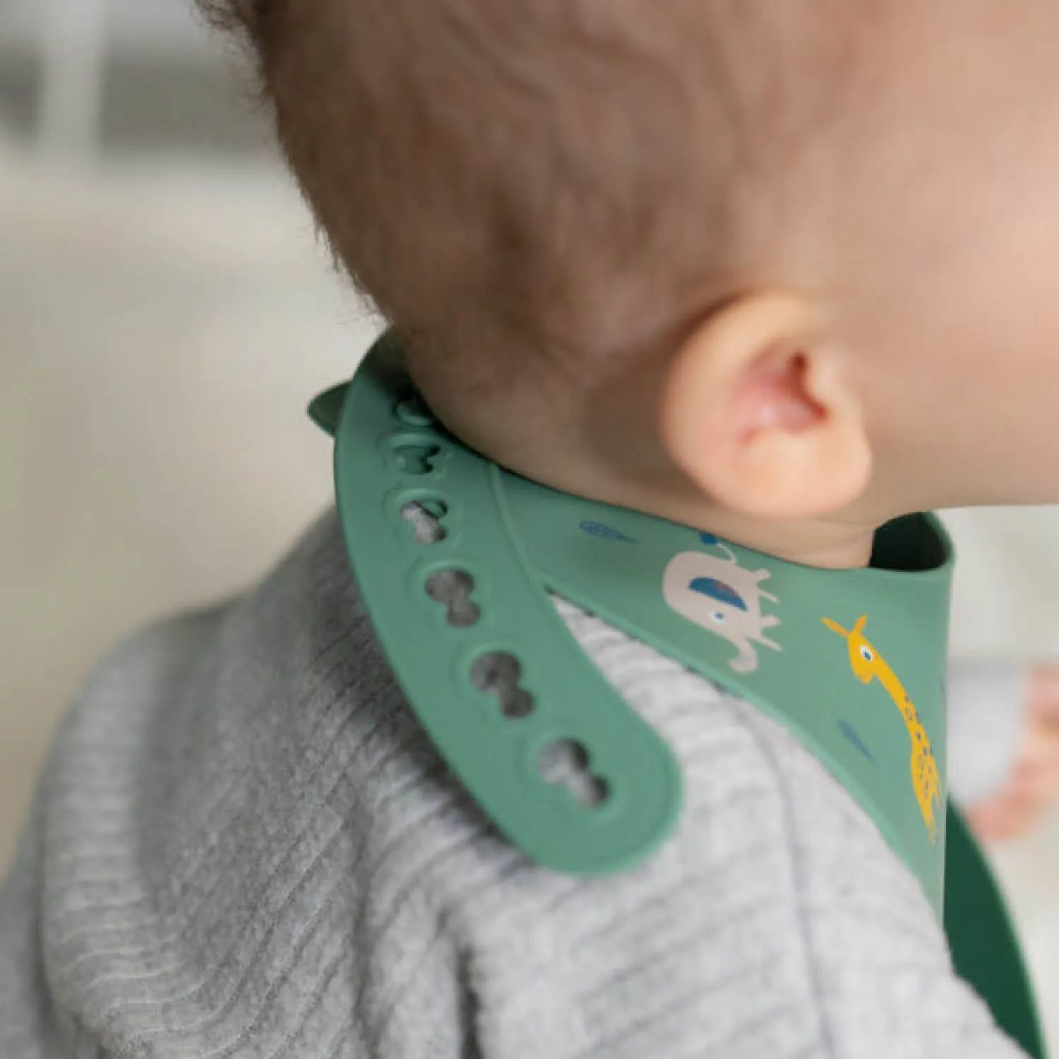 Ziggle Baby Giraffe & Elephant Catch It Silicone Bib